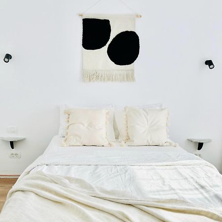 Urban Parkside Retreat Cozy 2-Bed Ap By Metro Apartman Bukarest Kültér fotó