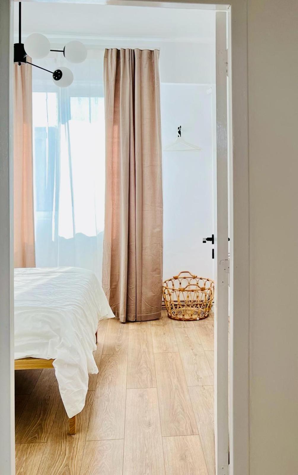 Urban Parkside Retreat Cozy 2-Bed Ap By Metro Apartman Bukarest Kültér fotó