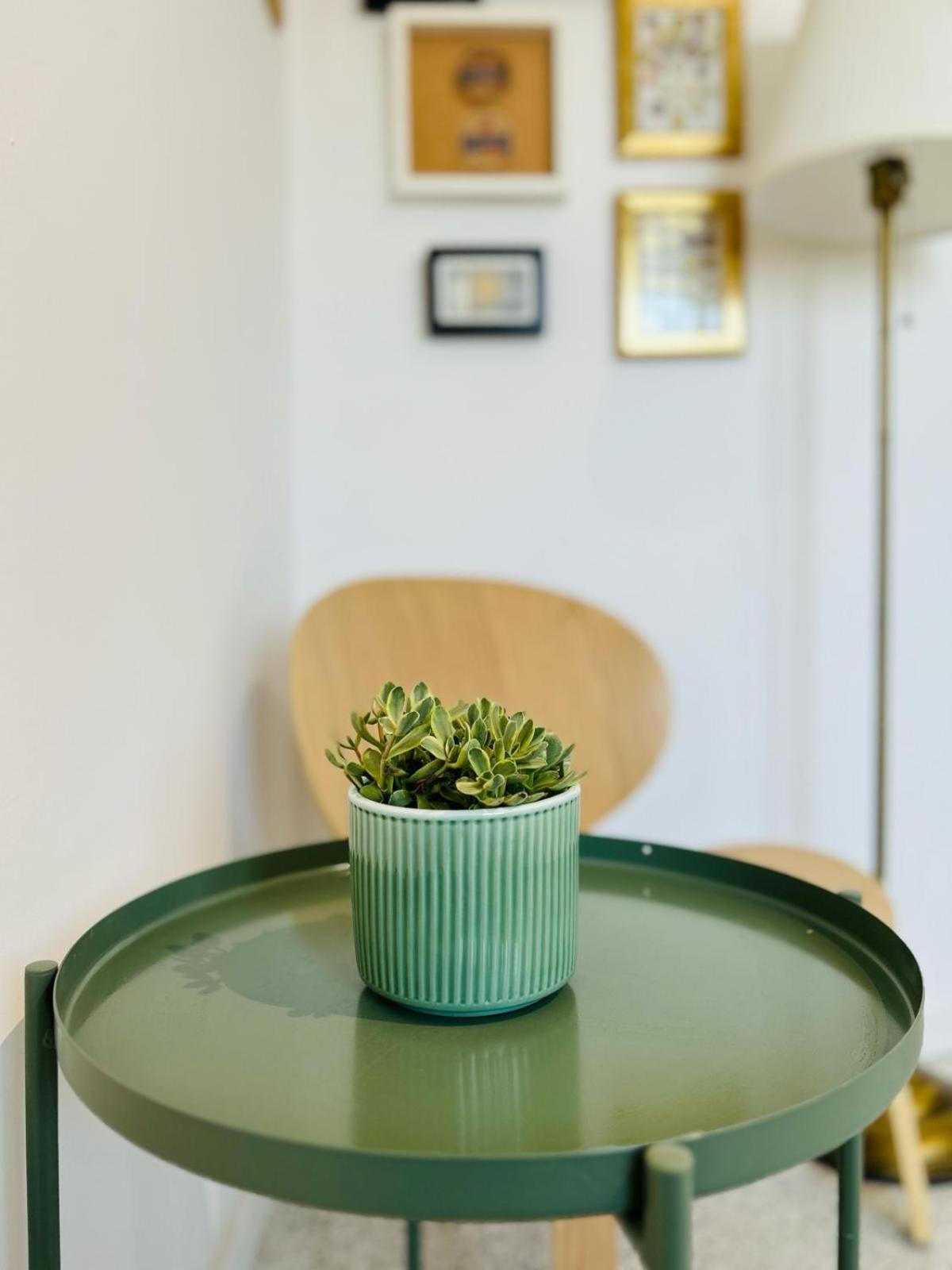Urban Parkside Retreat Cozy 2-Bed Ap By Metro Apartman Bukarest Kültér fotó